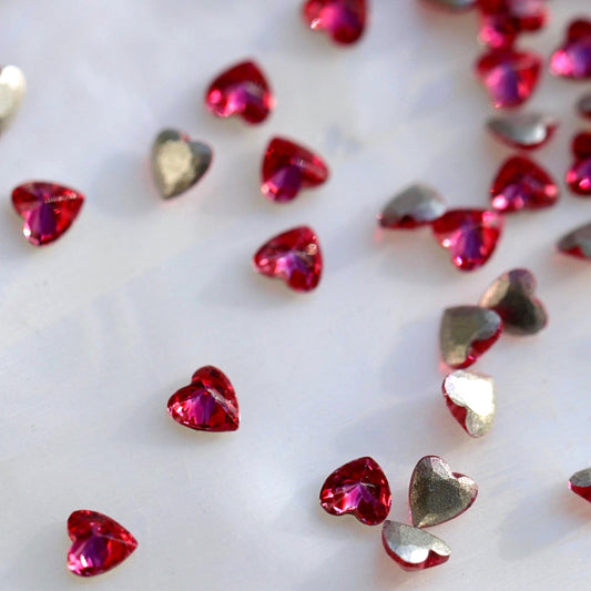 Flatback Zircon Nail Art Heart crystals in Magenta, measuring 3×3mm. The small heart-shaped crystals feature a precision-faceted front surface with vivid magenta, fuchsia, hot pink, raspberry, ruby and berry reflections. Ideal for Valentine’s Day nails, romantic manicures, love-themed designs, crystal clusters and elegant nail decorations.