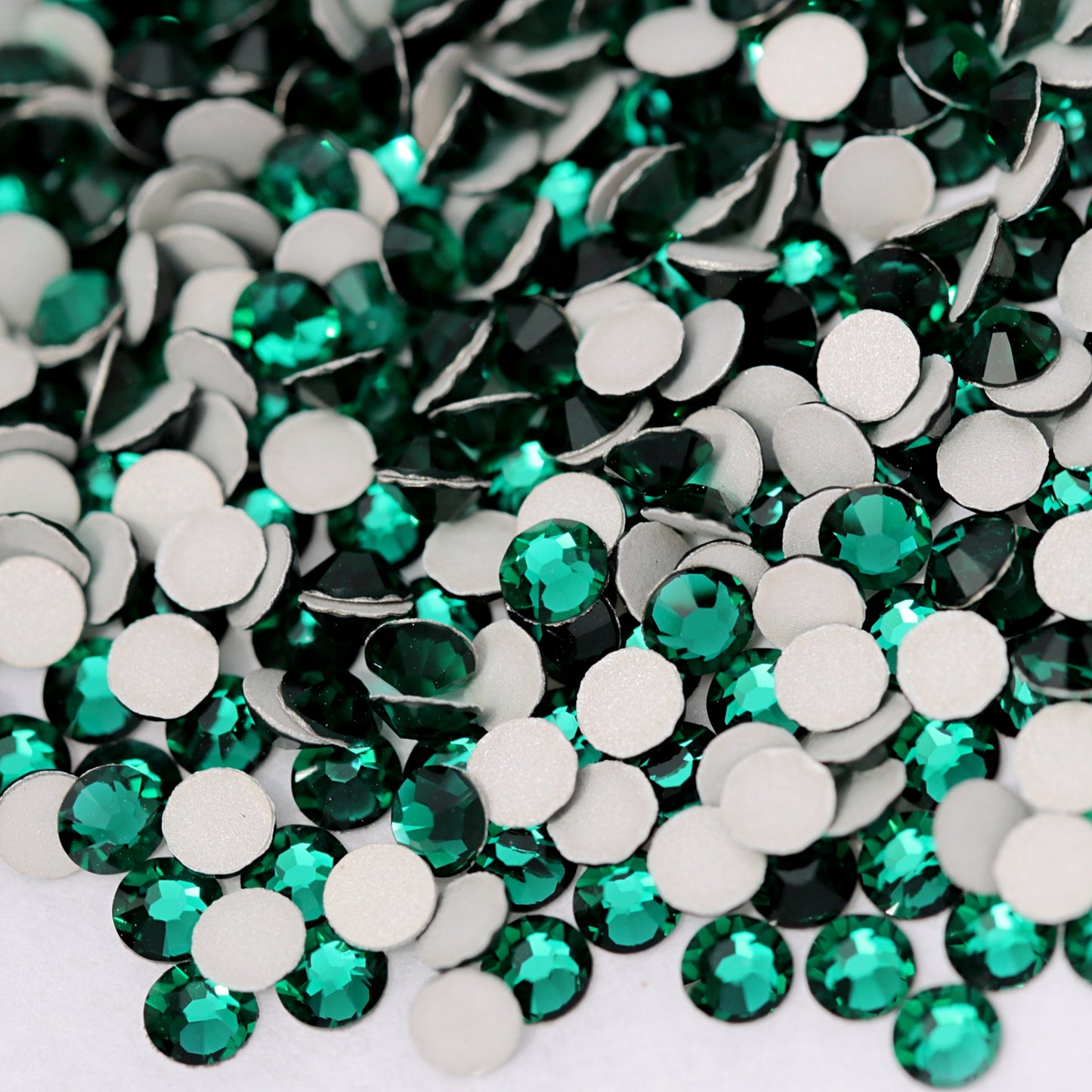 Preciosa Flatback Crystal Rhinestone Emerald