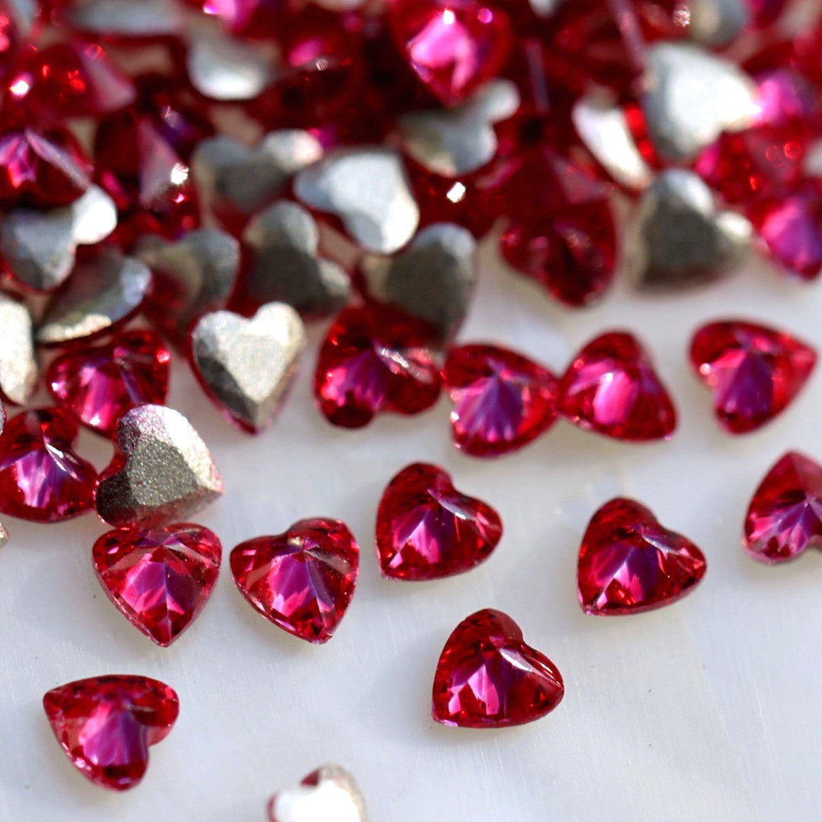 Flatback Zircon Nail Art Heart Magenta crystals measuring 3×3mm with vivid fuchsia, raspberry and deep pink-red reflections.