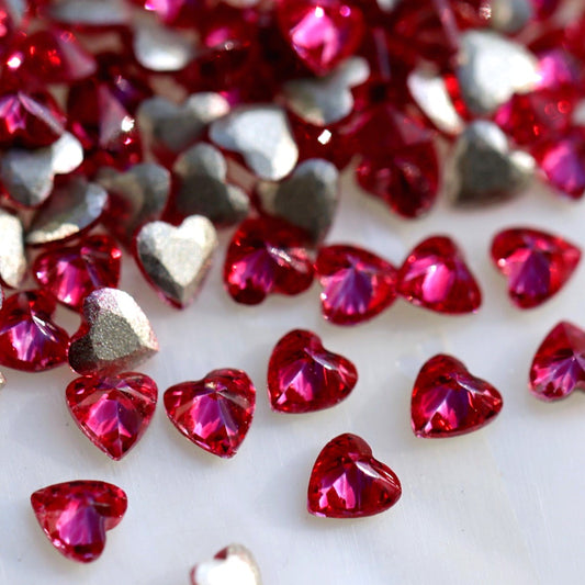 Flatback Zircon Nail Art Heart Magenta crystals measuring 3×3mm with vivid fuchsia, raspberry and deep pink-red reflections.