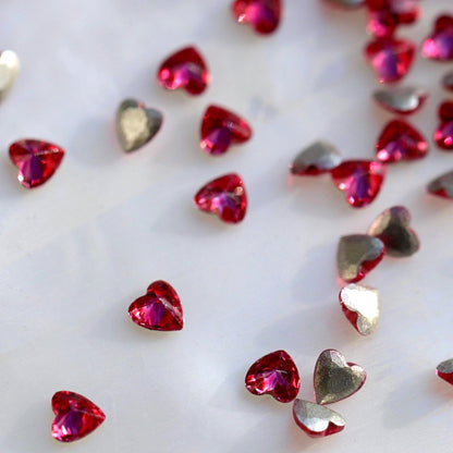 Flatback Zircon Nail Art Heart crystals in Magenta, measuring 3×3mm. The small heart-shaped crystals feature a precision-faceted front surface with vivid magenta, fuchsia, hot pink, raspberry, ruby and berry reflections. Ideal for Valentine’s Day nails, romantic manicures, love-themed designs, crystal clusters and elegant nail decorations.