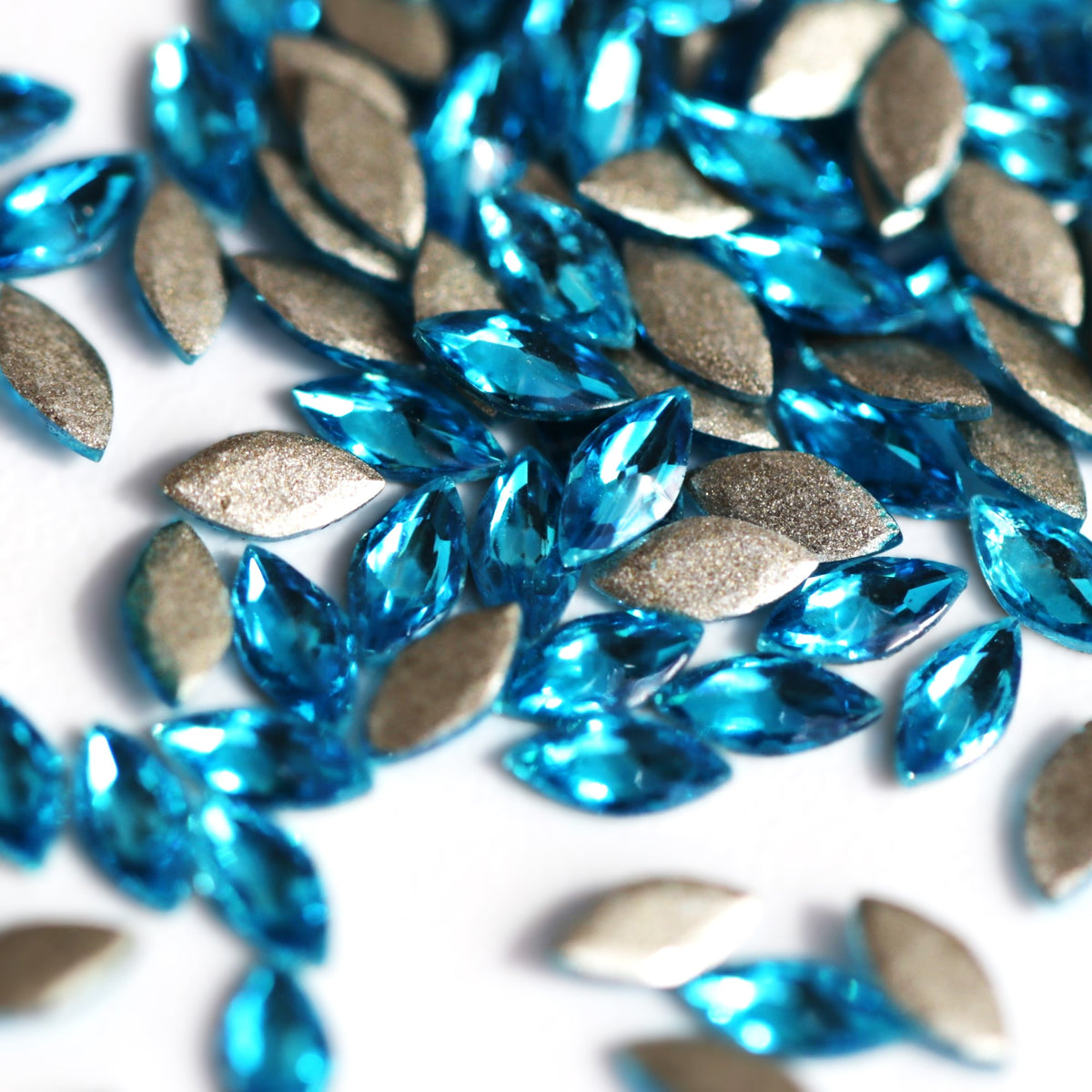 Flatback Zircon Nail Art Marquise Caribbean Blue crystals measuring 4×2mm with vivid turquoise, aqua and ocean-blue reflections.