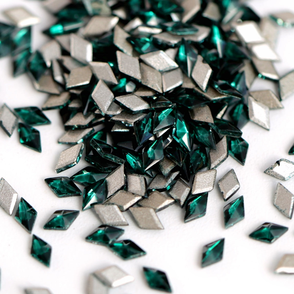 Emerald green flatback zircon rhombus crystals for nail art decoration