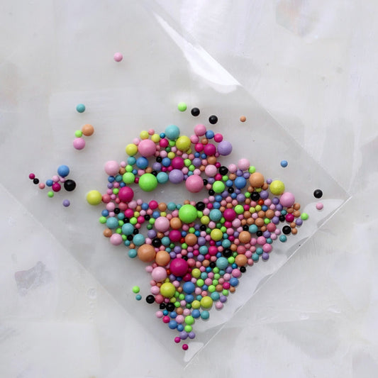 A colourful assortment of metallic-look round nail caviar beads in mixed sizes, including pink, blue, green, yellow, orange, purple, turquoise, brown and black shades. These versatile 3D nail-art decorations are ideal for textured manicures, colourful borders, abstract patterns, kawaii designs and creative accent nails.