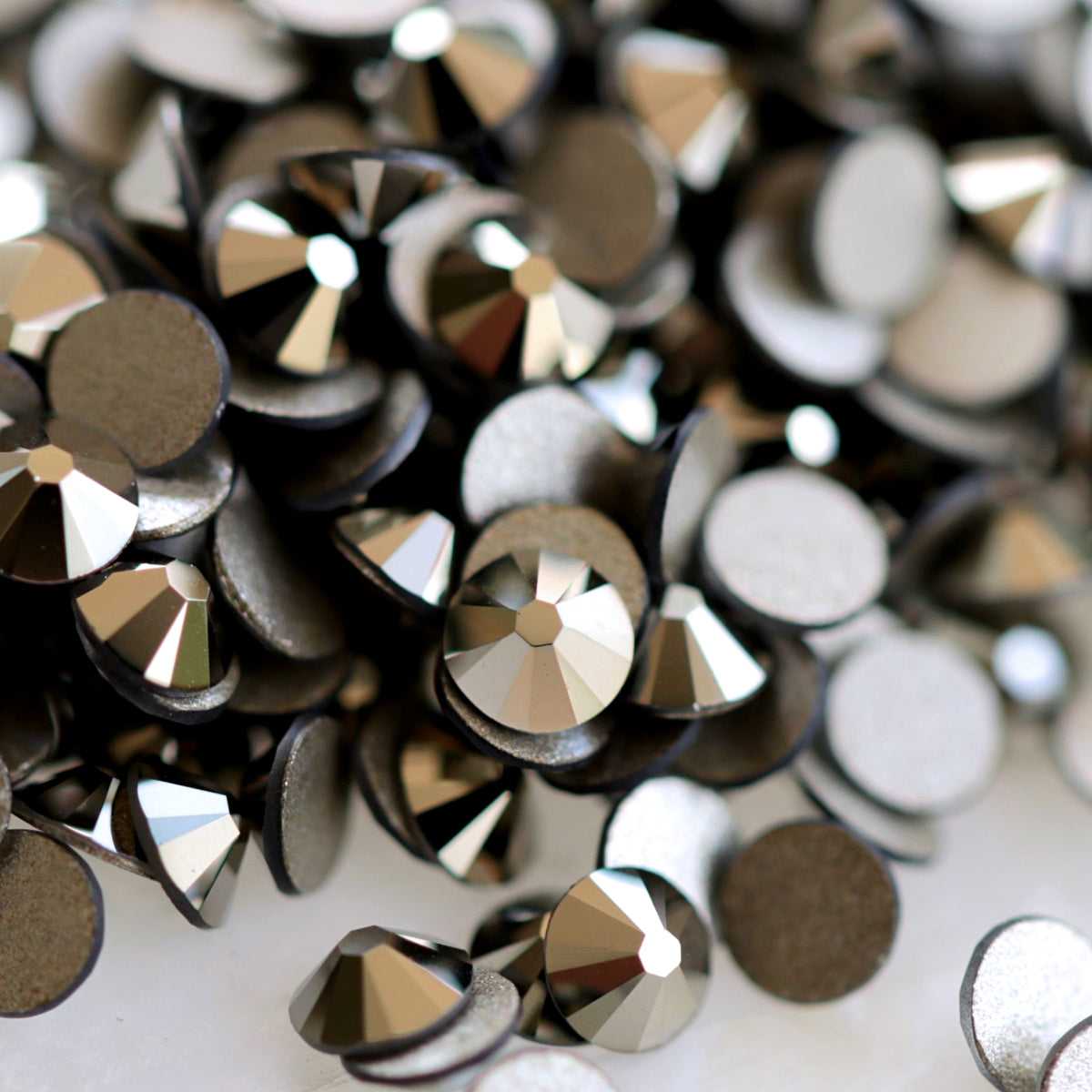 Swarovski Flatback Crystal Rhinestone Metallic Light Gold